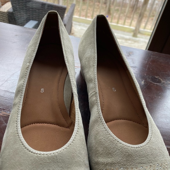 Luxury German comfort flats. Clean suede and in new condition.  7.5 US size. - Picture 8 of 9